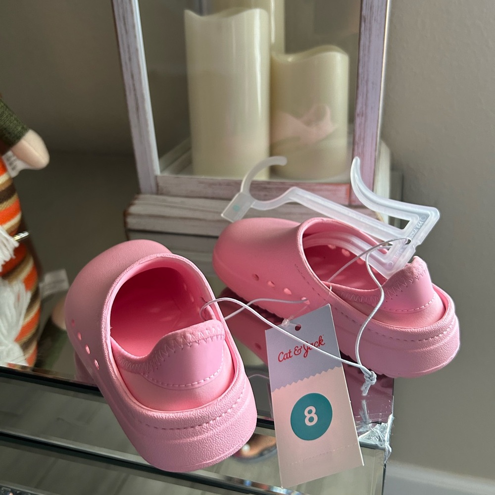 Girls clog